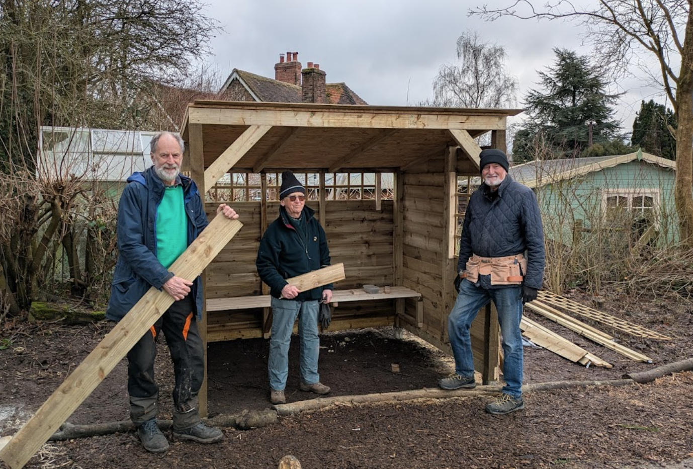 Observation shelter and 3 men